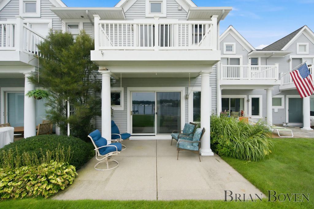 965 W Savidge Street, Spring Lake