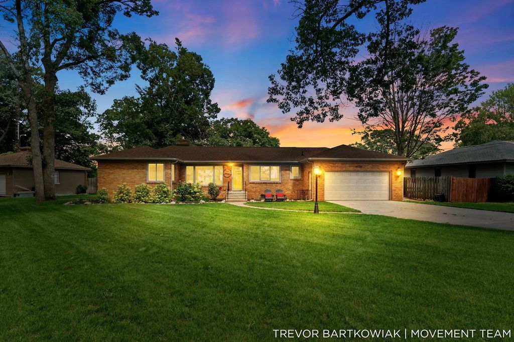 4166 Highgate Road, Norton Shores