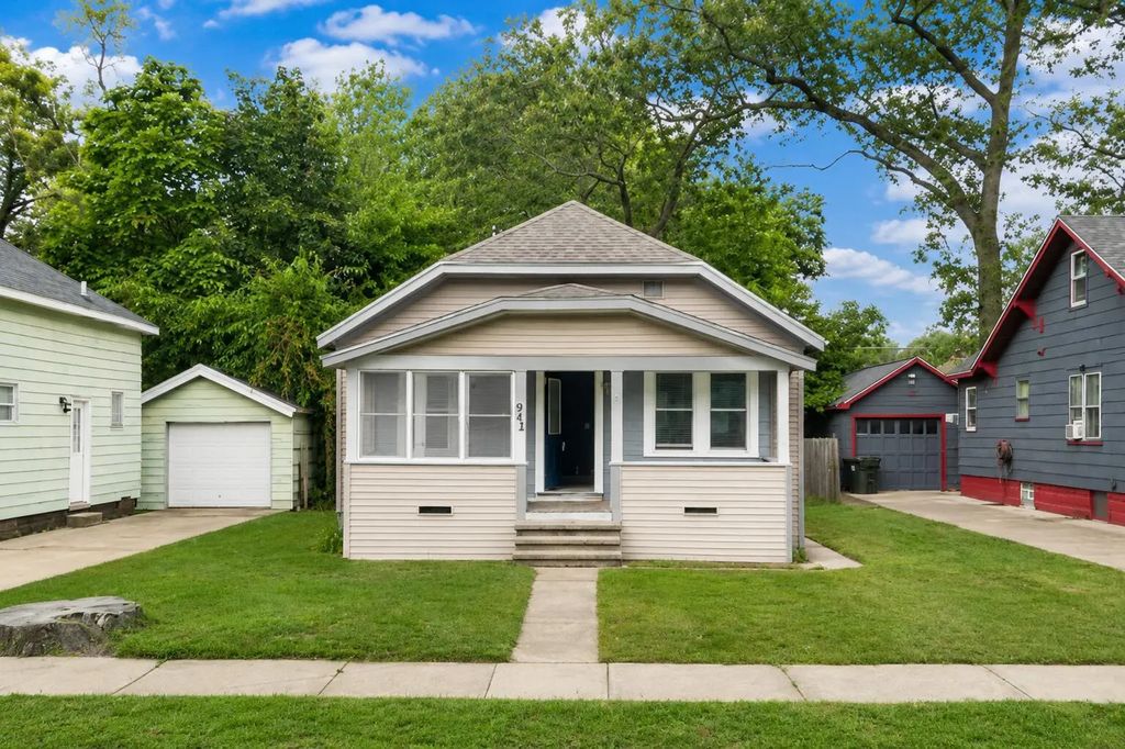 942 Ada Avenue, Muskegon