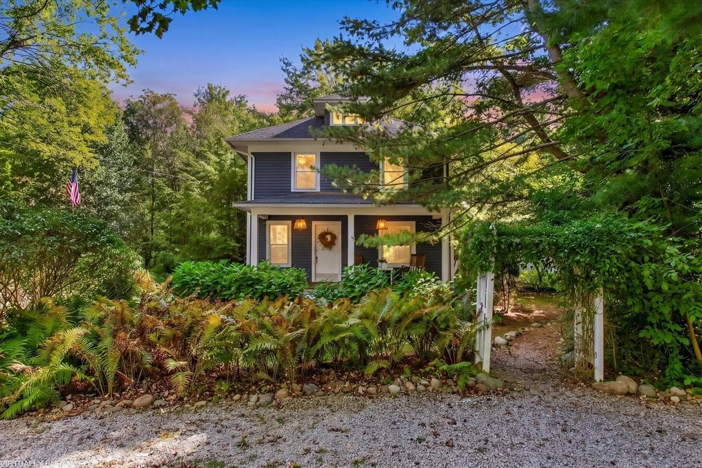 6540 Old Allegan Road, Saugatuck