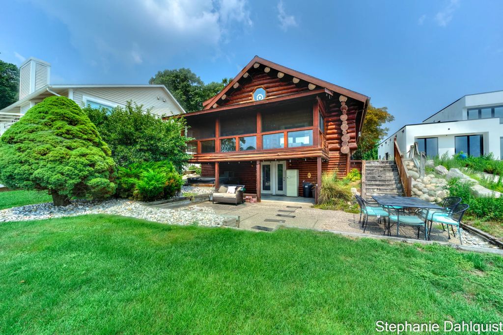 1601 Westwind Court, Muskegon
