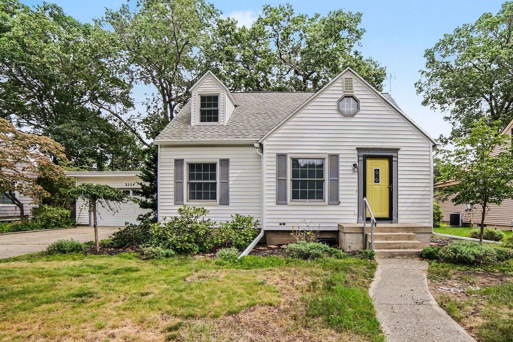 3554 Mccracken Street, Norton Shores