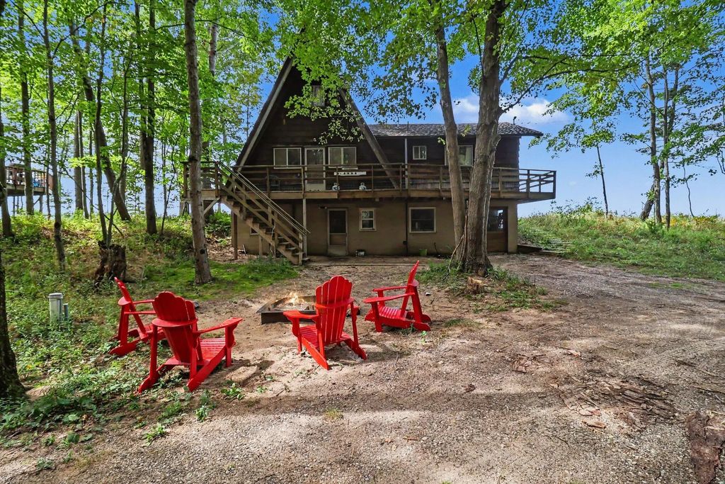 4712 W Fox Farm Road, Manistee