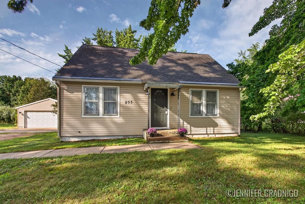 255 Felch Street, Holland