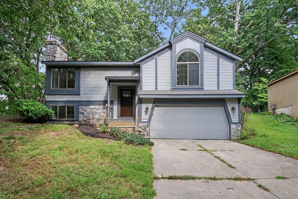 1312 Gladstone Drive, Grand Rapids