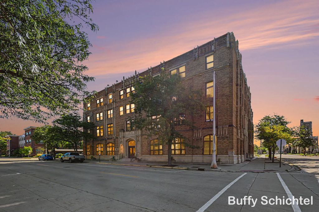 297 W Clay Avenue 211, Muskegon