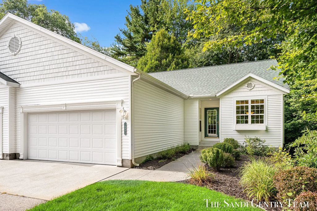 14892 Equestrian Lane, Spring Lake