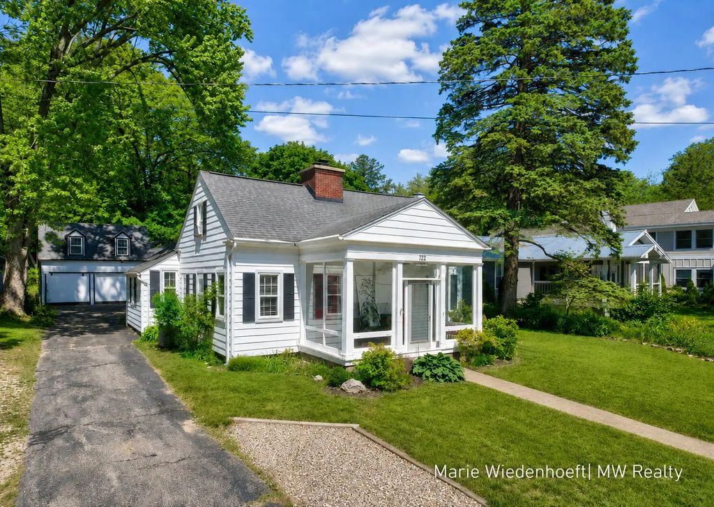 722 Lake Street, Saugatuck