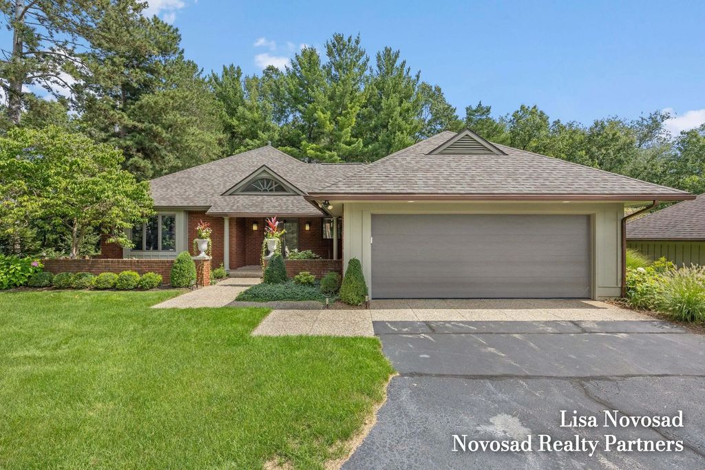 3589 Charlevoix Drive, Grand Rapids