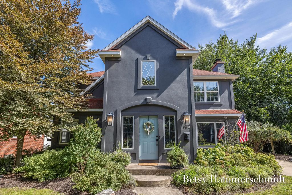 950 Bellclaire Avenue, East Grand Rapids