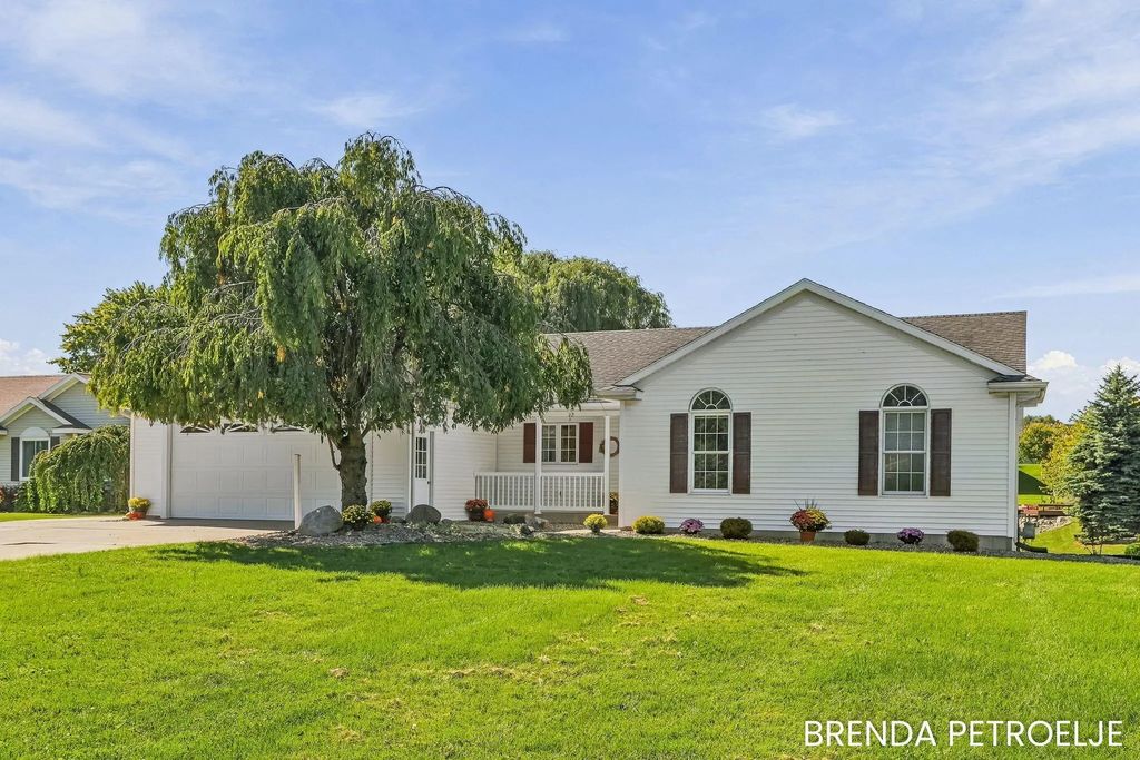 7043 Maplelawn Drive, Hudsonville