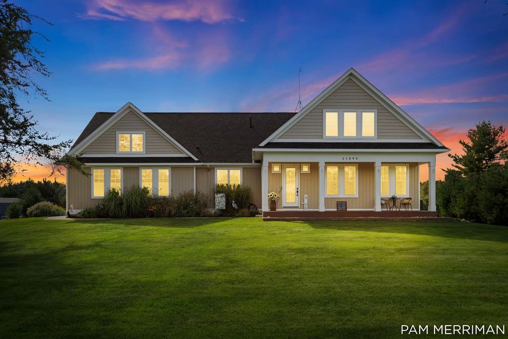21899 Hilltop Circle, Stanwood