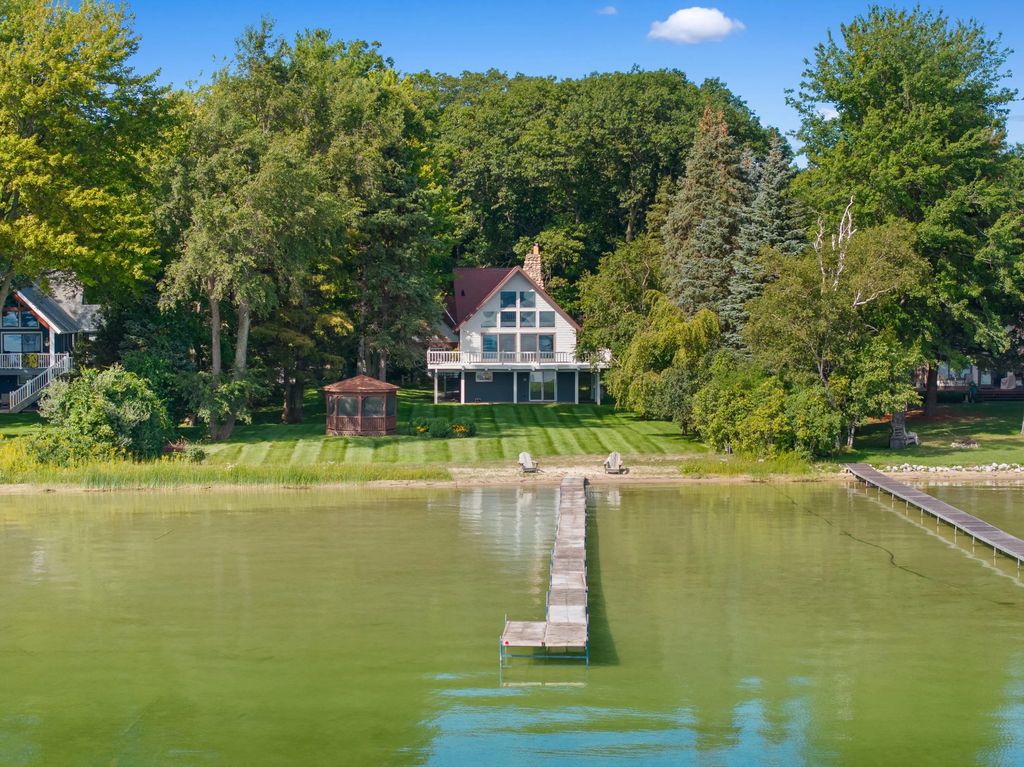 6529 Edgewater Drive, Honor