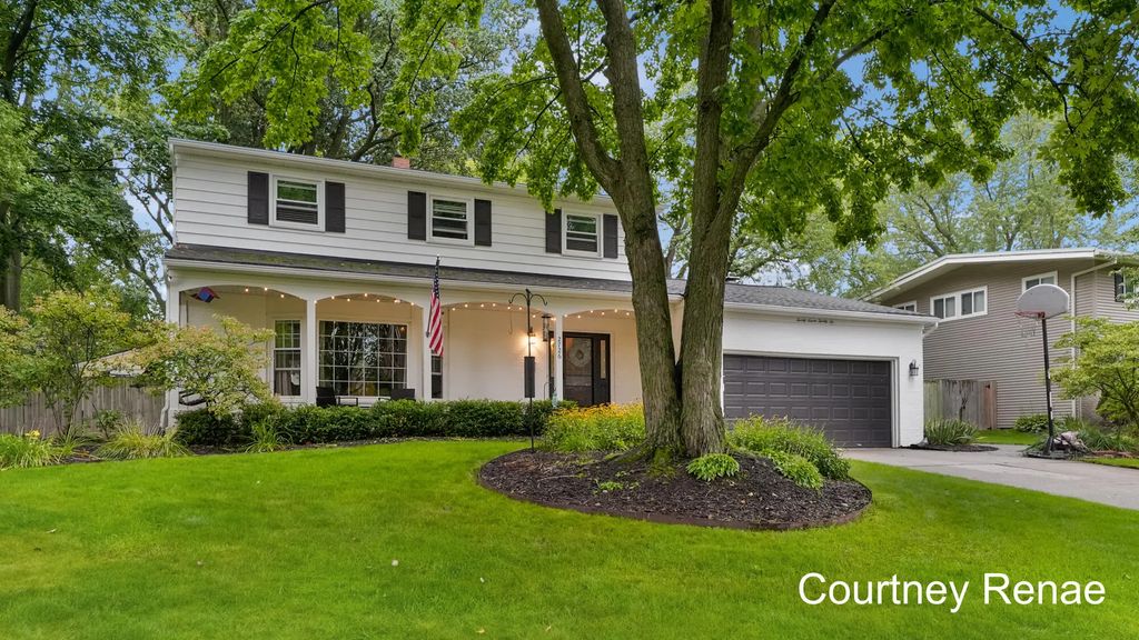 2726 Hampshire Boulevard, East Grand Rapids