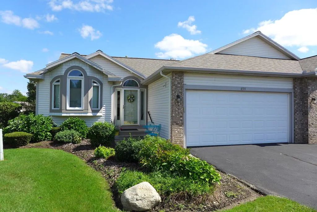 859 Deerview Lane, Holland