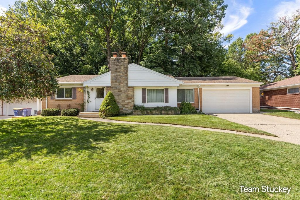 1127 Maplegrove Drive, Grand Rapids