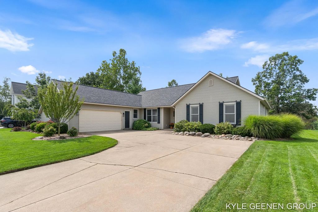 1519 W Springfield Circle, Zeeland