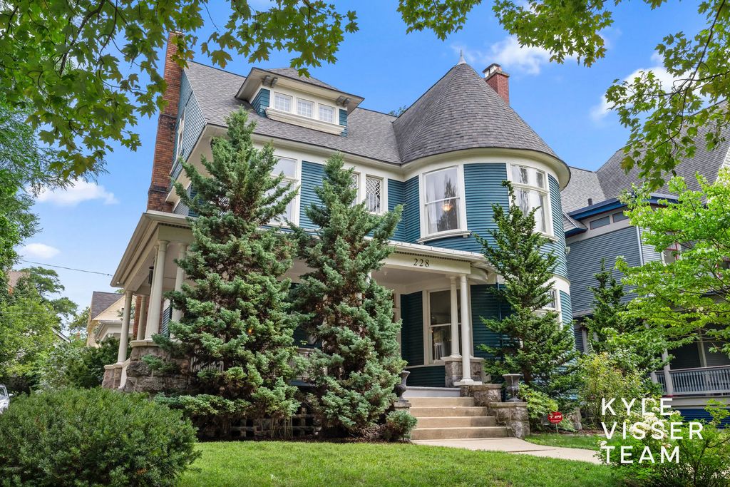 228 Madison Avenue, Grand Rapids