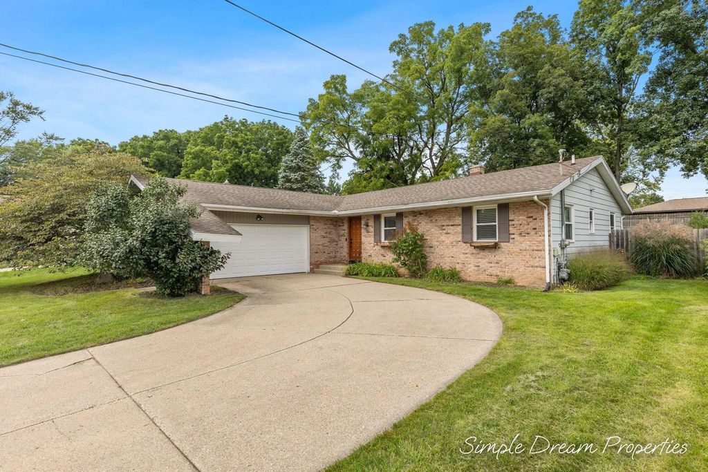 1727 Weymouth Drive, Grand Rapids