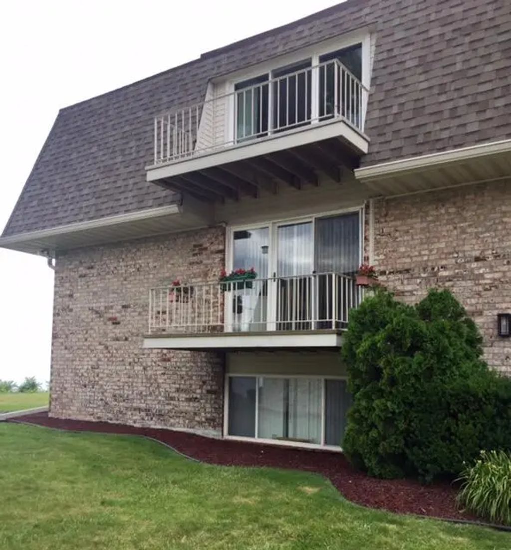 3612 Lakeshore Drive D12, St. Joseph