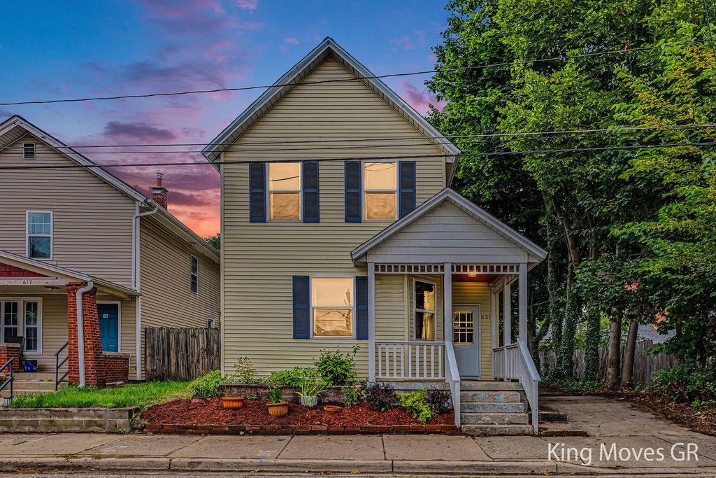 621 Davis Avenue, Grand Rapids