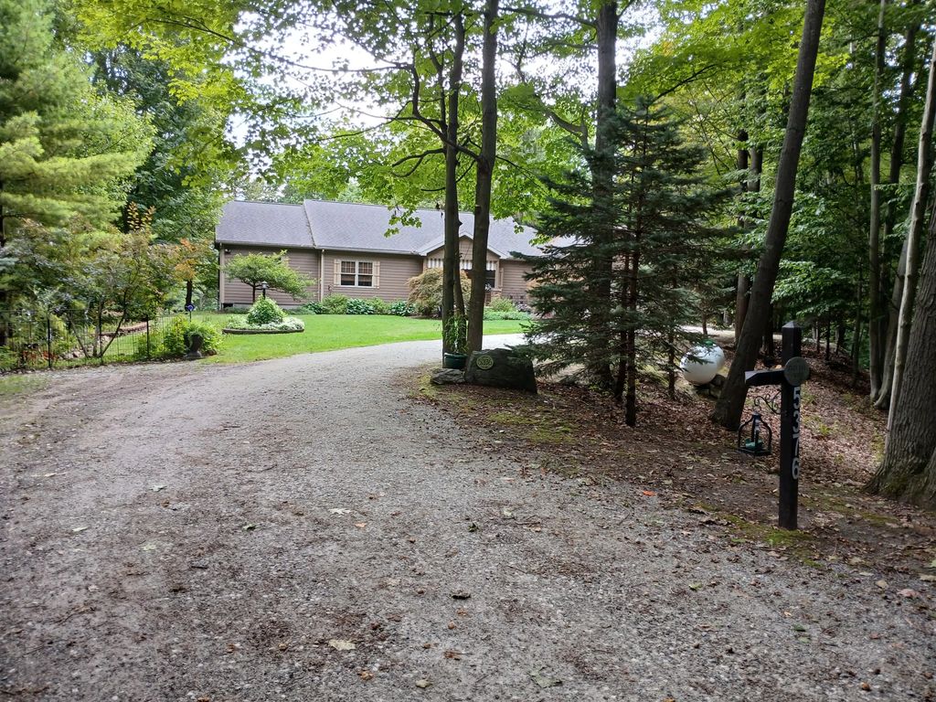 5376 W Oak Point Road, Ludington