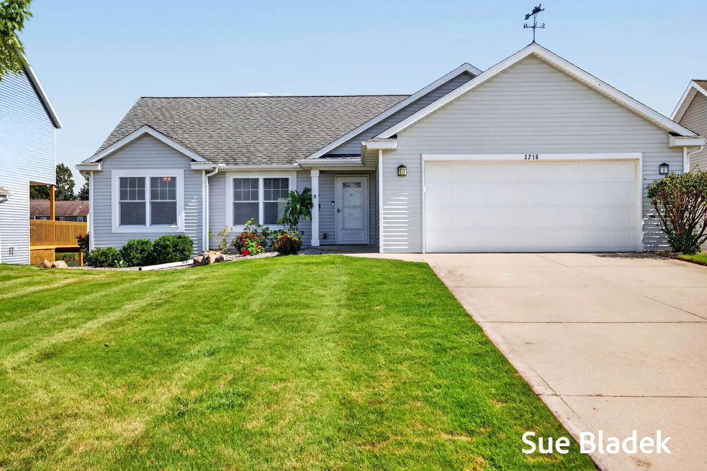 3716 Hickoryrow Court, Holland