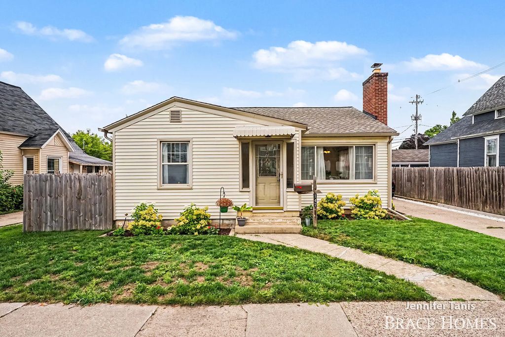147 E 16th Street, Holland