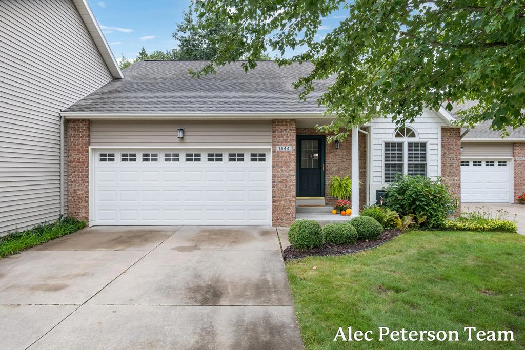 1544 Beechtree Commons, Grand Haven