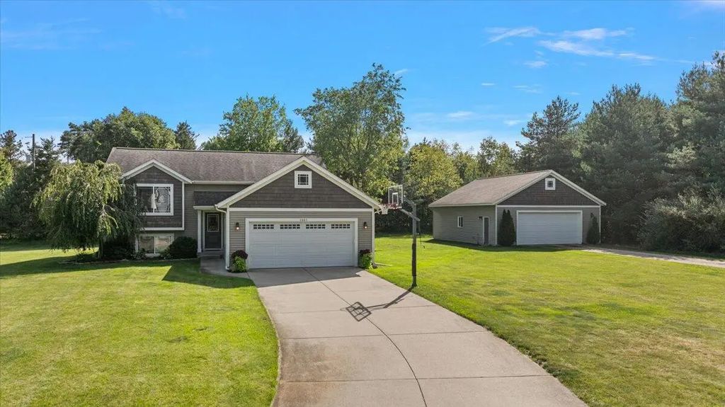 6880 Pinestead Court, Allendale