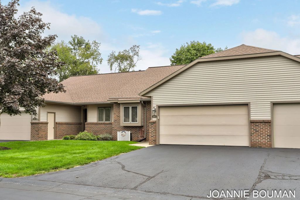1963 Lakeview Drive, Zeeland