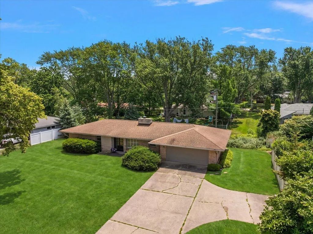 838 S Shore Drive, Holland