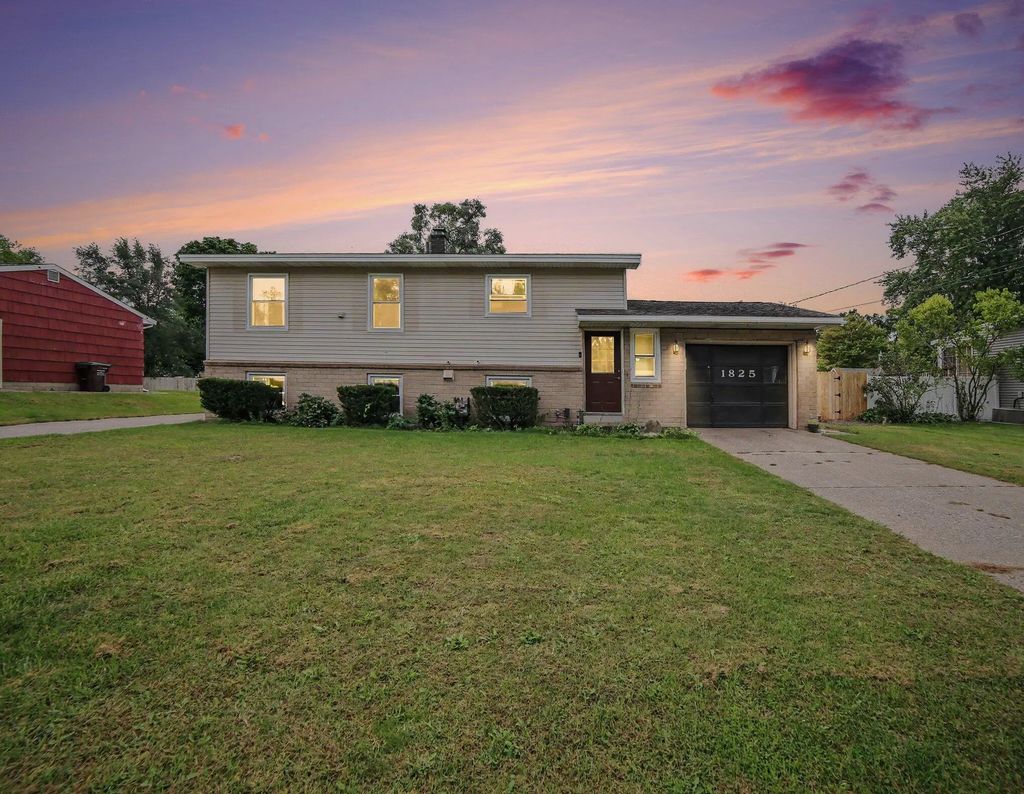 1825 Oak Park Drive, Muskegon