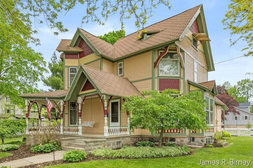 529 Avery Street, Lowell