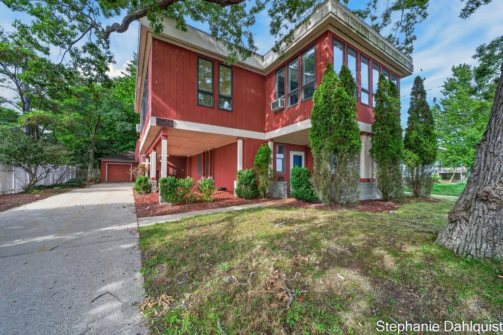3135 Lakeshore Drive, Muskegon