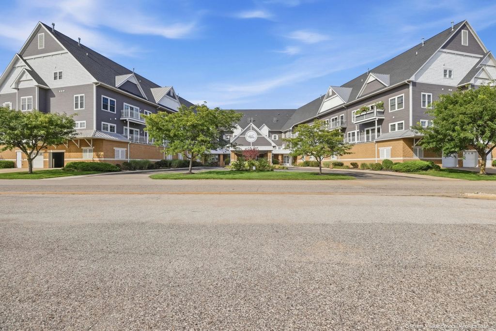 917 W Savidge Street 39, Spring Lake