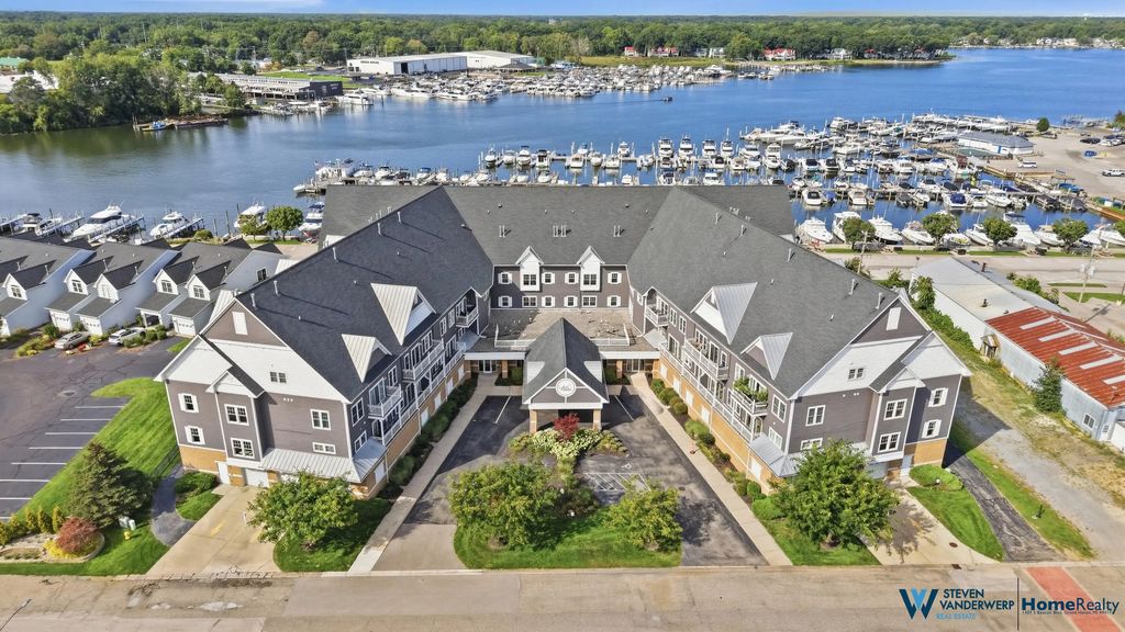 917 W Savidge Street 39, Spring Lake