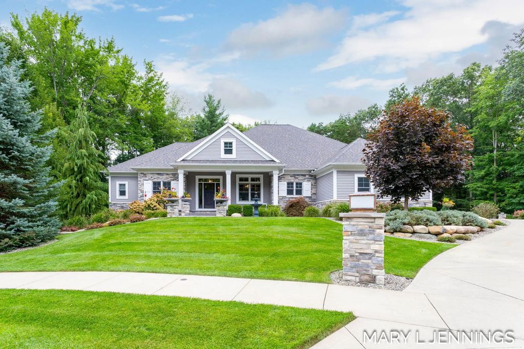 18624 Coventry Circle, Spring Lake