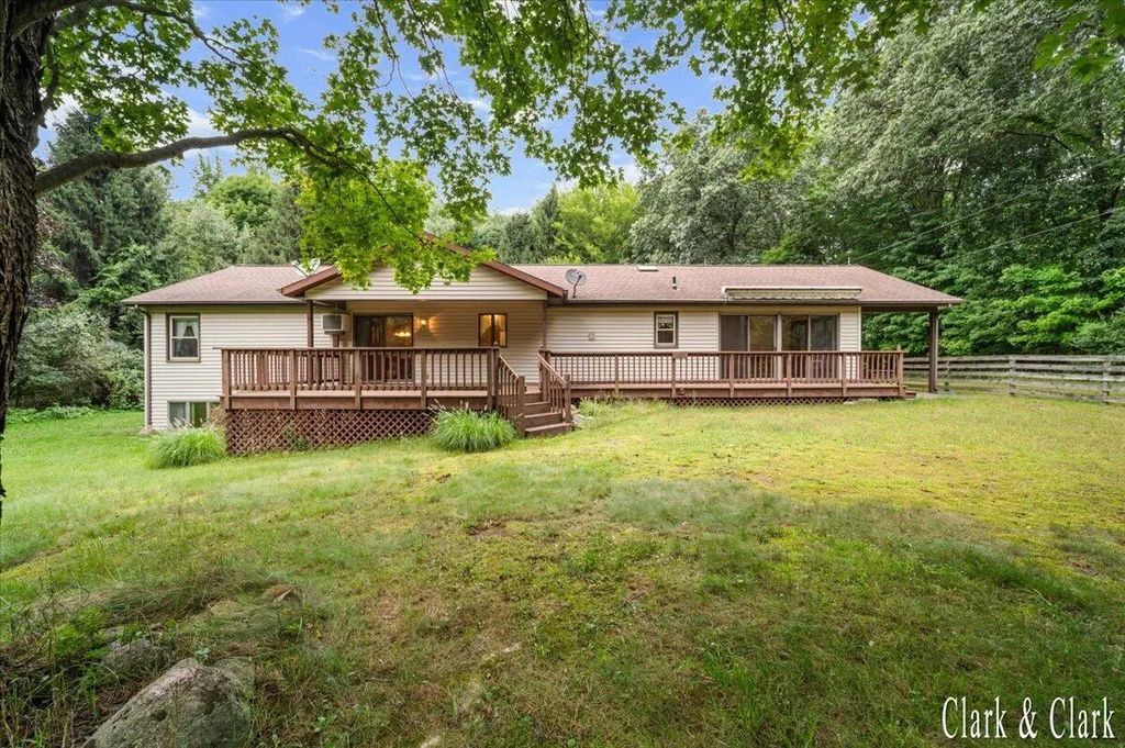 11080 Vergennes Street, Lowell