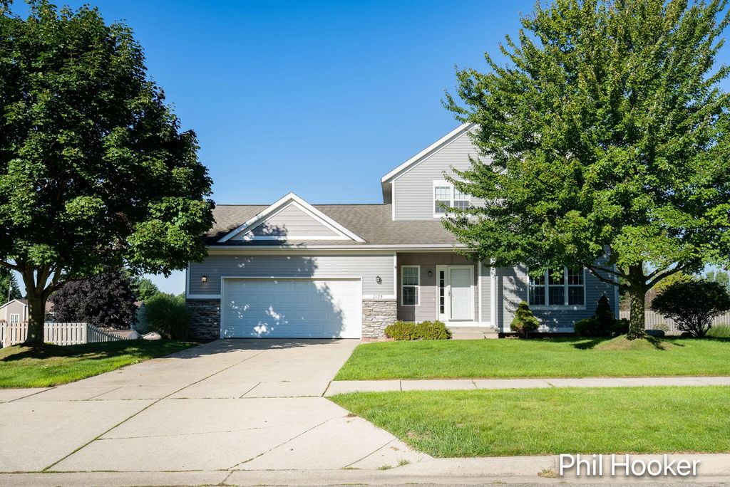 2125 Orchard Ridge Drive, Grand Rapids