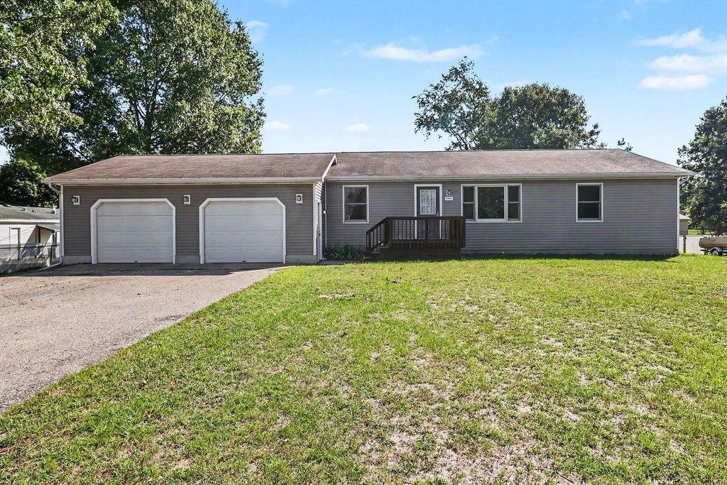 1918 N Eisenhower Lane, Ludington