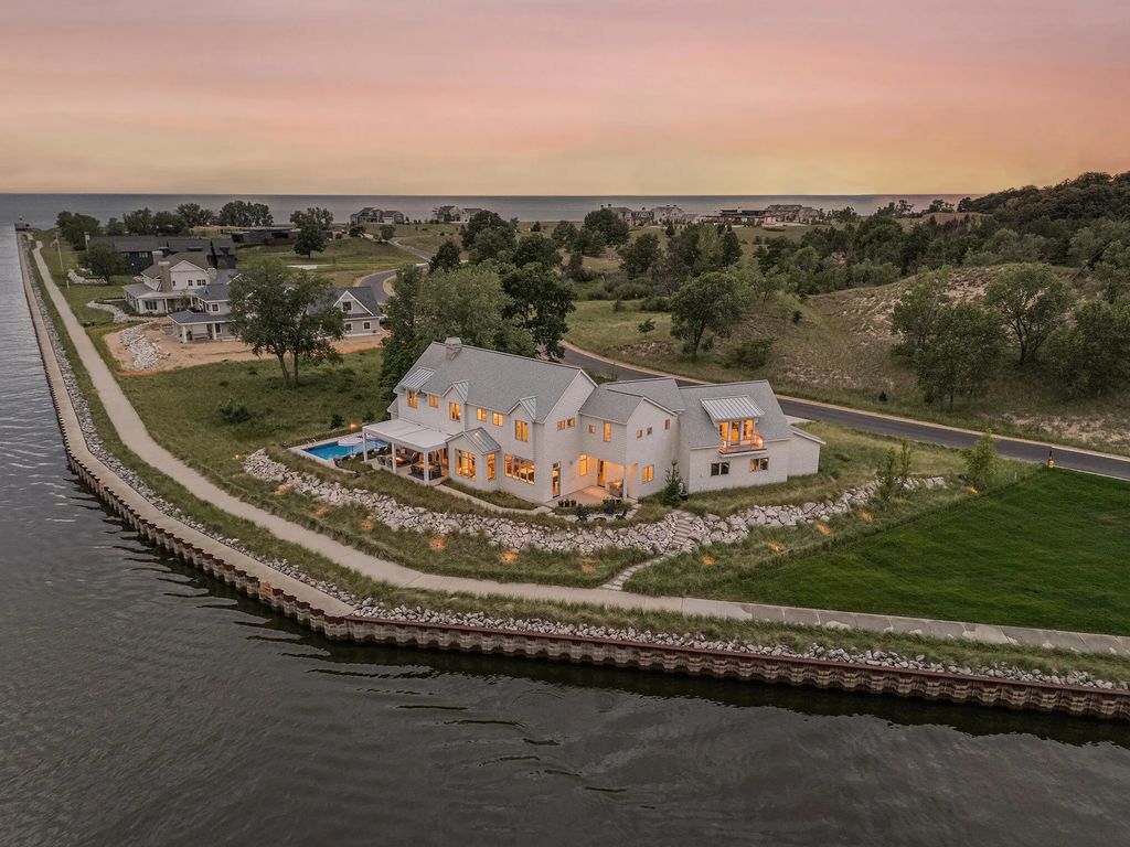 6736 Saugatuck Beach Road, Saugatuck