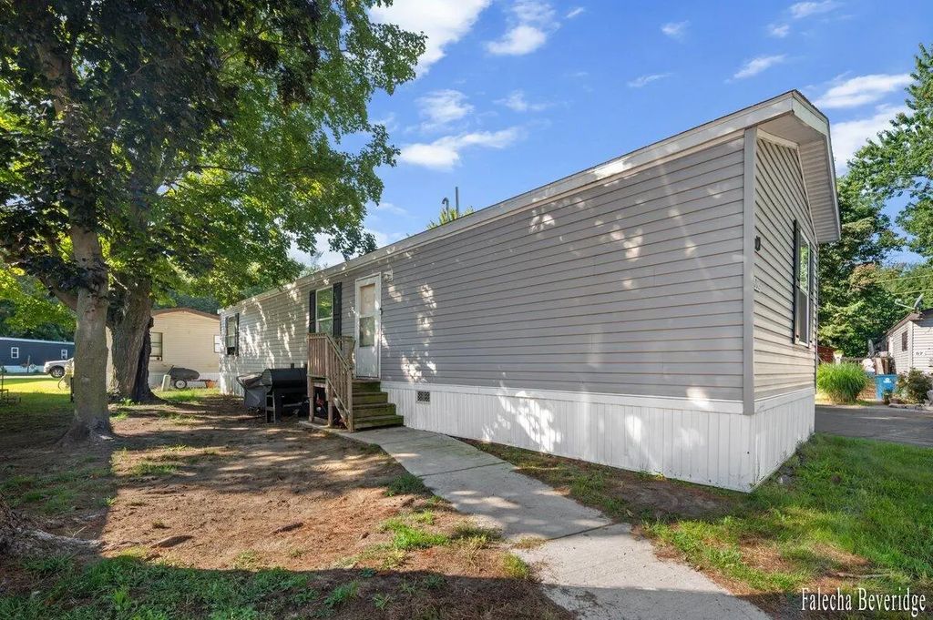 1281 E Pontaluna Road #101, Norton Shores