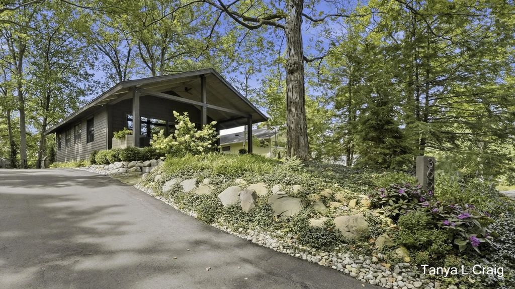3652 Reeds Lake Boulevard, Grand Rapids