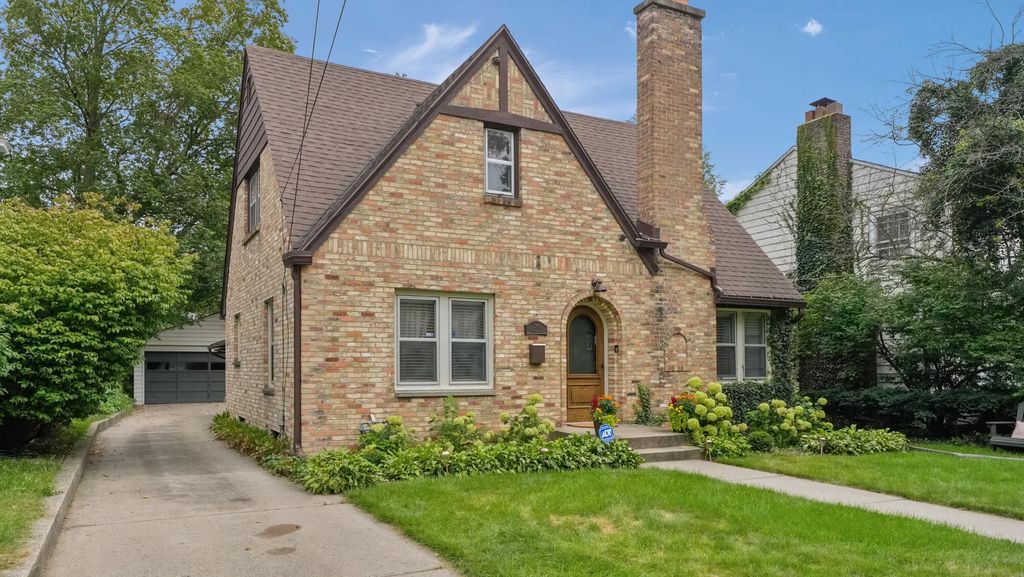 1340 Giddings Avenue, Grand Rapids