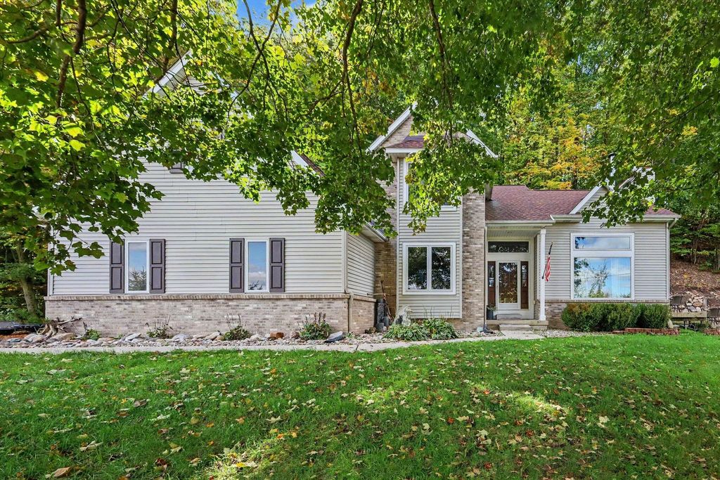 8824 Grand River Drive, Ada