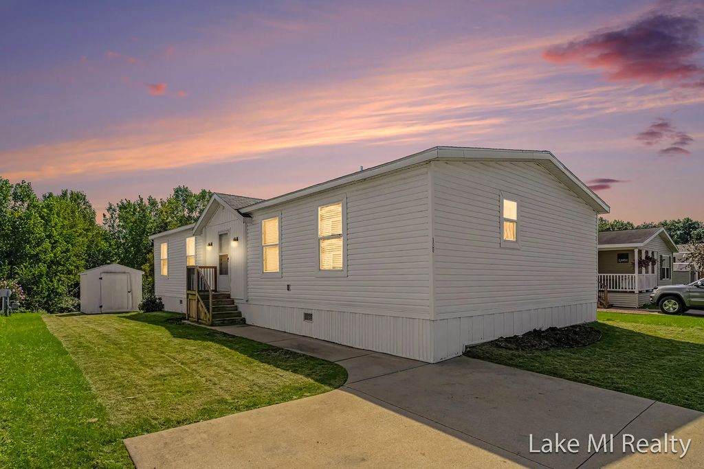 104 Gardens Boulevard, Grand Rapids