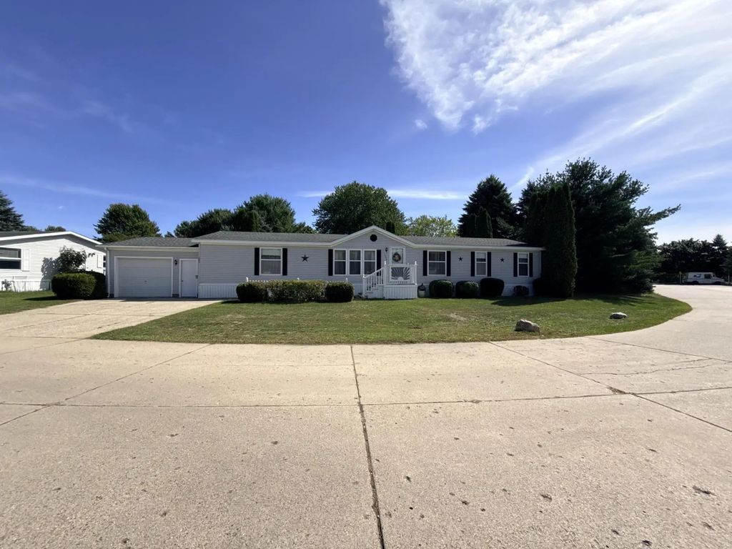 1990 Ironwood West Court, Muskegon