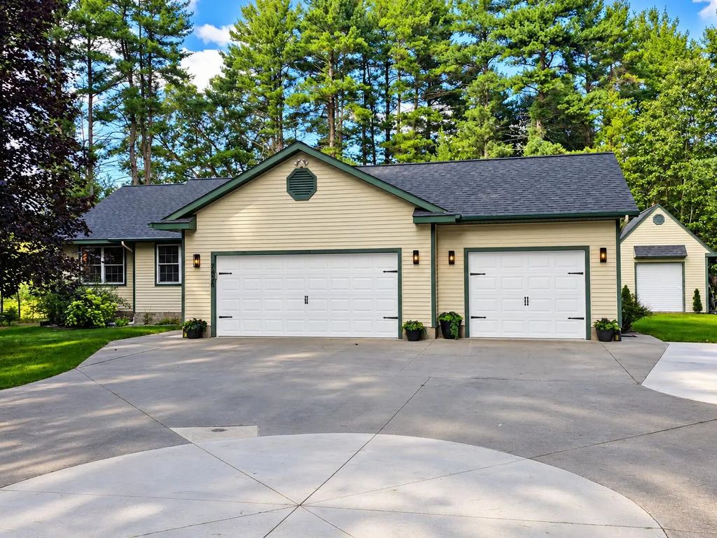 7426 Wiczer Drive, Whitehall