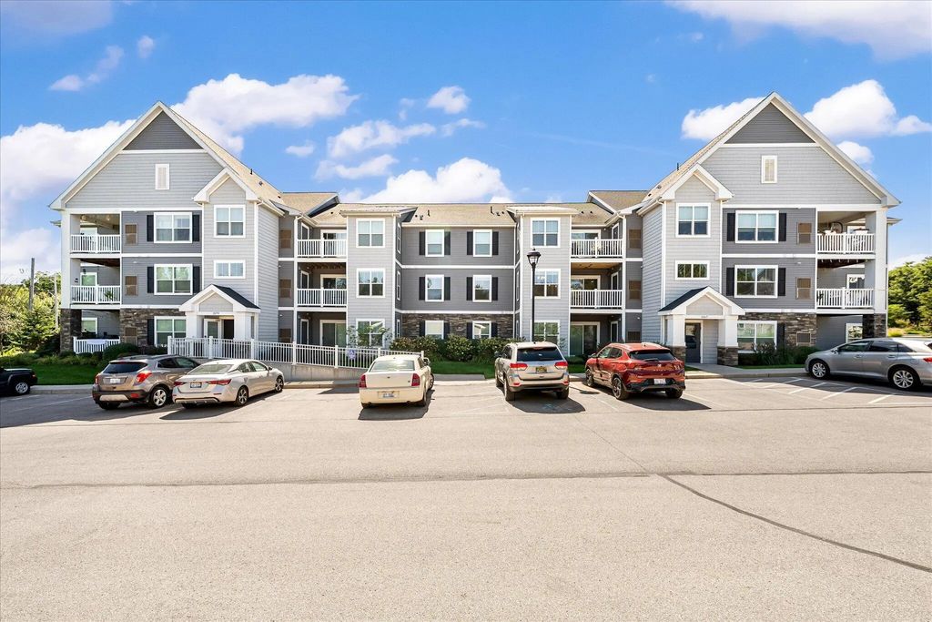 3167 Blairview Parkway 203, Kentwood